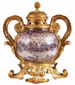 Vase Couvert de mobilier ancien référencé: ID1 370