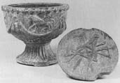 Urne sculptée de mobilier ancien référencé: ID1 676
