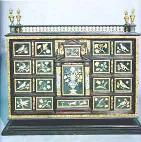 Cabinet D'amateur de mobilier ancien référencé: ID1 1643