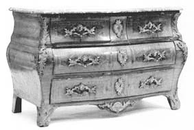 Commode 4 tiroirs sur 3 rangs de mobilier ancien référencé: ID1 1552