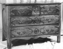 Commode 4 tiroirs sur 3 rangs de mobilier ancien référencé: ID1 1610