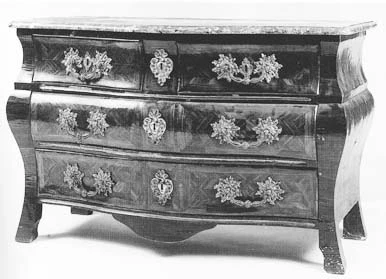 Commode 4 tiroirs sur 3 rangs de mobilier ancien référencé: ID1 1710