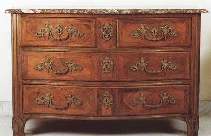 Commode 4 tiroirs sur 3 rangs de mobilier ancien référencé: ID1 562