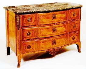 Commode Ressaut ou double ressauts de mobilier ancien référencé: ID1 1486