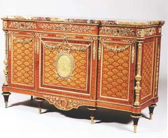 Commode Ressaut ou double ressauts de mobilier ancien référencé: ID1 1679