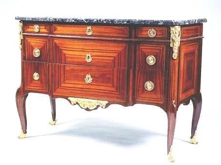 Commode Ressaut ou double ressauts de mobilier ancien référencé: ID1 1719