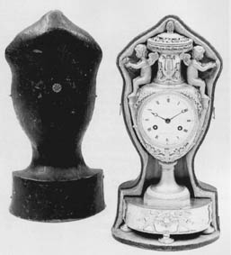 pendule forme de vase de mobilier ancien référencé: ID1 658