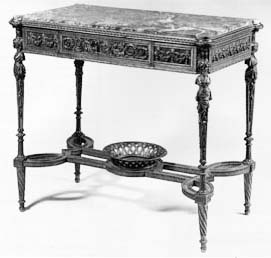Table A entretoise de mobilier ancien référencé: ID1 1171