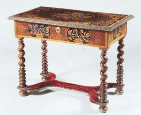 Table A entretoise de mobilier ancien référencé: ID1 1594
