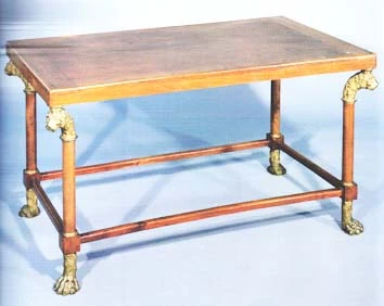 Table A entretoise de mobilier ancien référencé: ID1 1645