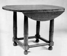 Table A volets de mobilier ancien référencé: ID1 58