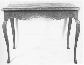 Table De chasse de mobilier ancien référencé: ID1 954