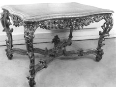 Table De milieu de mobilier ancien référencé: ID1 1906