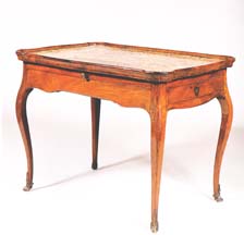 Table De milieu de mobilier ancien référencé: ID1 1963