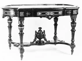 Table De salon de mobilier ancien référencé: ID1 1184