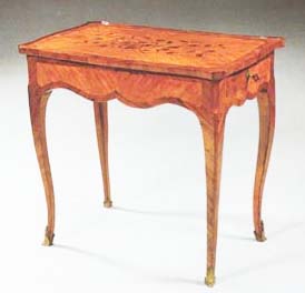 Table De salon de mobilier ancien référencé: ID1 1374