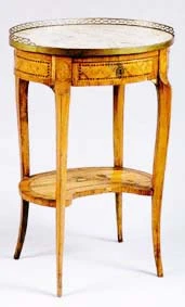 Table De salon de mobilier ancien référencé: ID1 1488