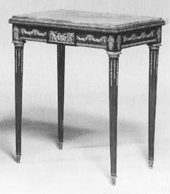 Table De salon de mobilier ancien référencé: ID1 1577