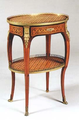Table De salon de mobilier ancien référencé: ID1 1678