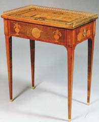 Table De salon de mobilier ancien référencé: ID1 2247