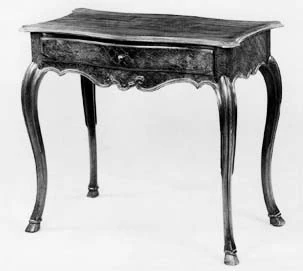 Table De salon de mobilier ancien référencé: ID1 737