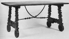 Table à entretoise forgée de mobilier ancien référencé: ID1 29