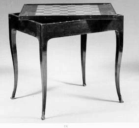 Table Tric-trac de mobilier ancien référencé: ID1 1209