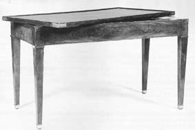 Table Tric-trac de mobilier ancien référencé: ID1 226