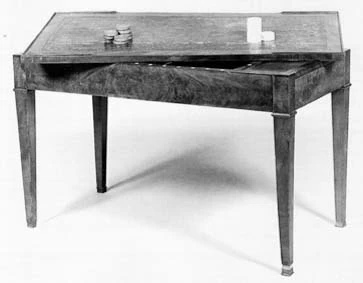 Table Tric-trac de mobilier ancien référencé: ID1 390
