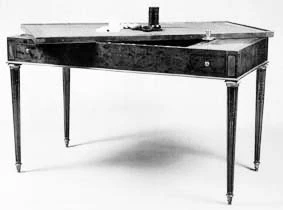 Table Tric-trac de mobilier ancien référencé: ID1 906
